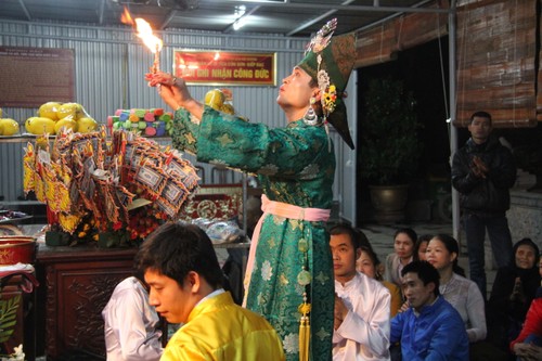 Plus de 250 groupes de Chau Van participent au Festival du culte de la Sainte-Mère - ảnh 1